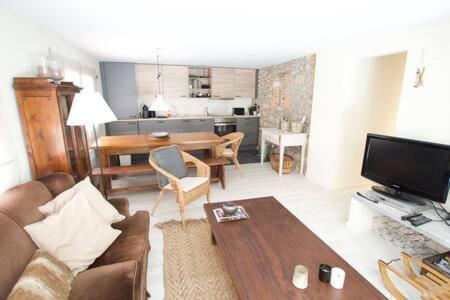 Apartament Central Amb Terrassa Alp Ngoại thất bức ảnh